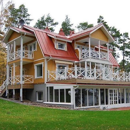 Villa Harald - Beachfront Hitis Номер фото