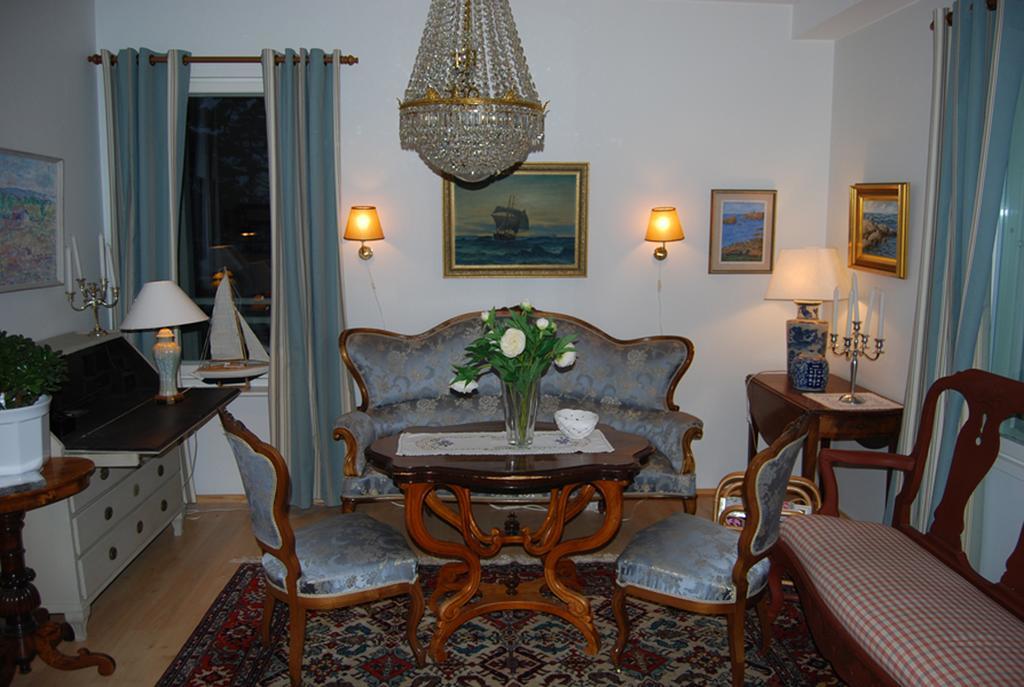 Villa Harald - Beachfront Hitis Номер фото